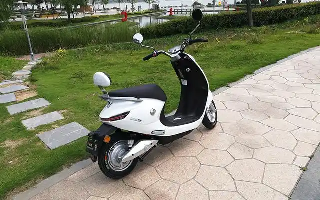 对了,习惯了骑普通电动车,初次接触雅迪悠米会感觉大了不少,接触久了