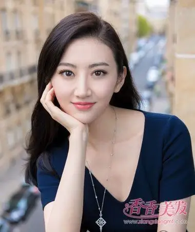 女生最流行的长头发发型怎么梳 女生长头发发型的梳头方法