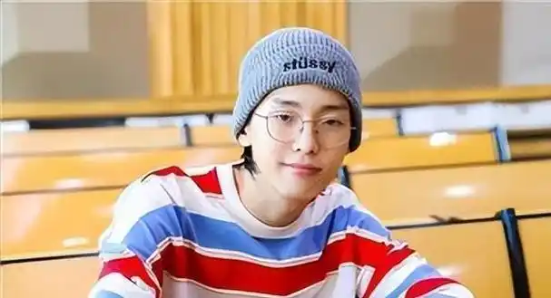 李庚希偏爱歌手?网友:很难想象两人同框