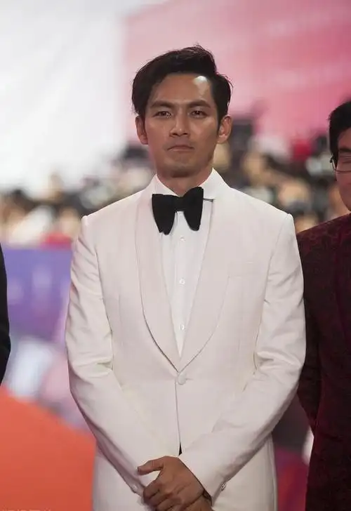 钟汉良的隐婚妻子谢易烨,知名设计师,不老男神霸屏背后的贤内助