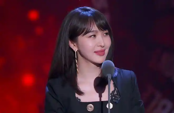 李菲儿脸红了被气到深呼吸吐槽大会各种暗示黄晓明和baby