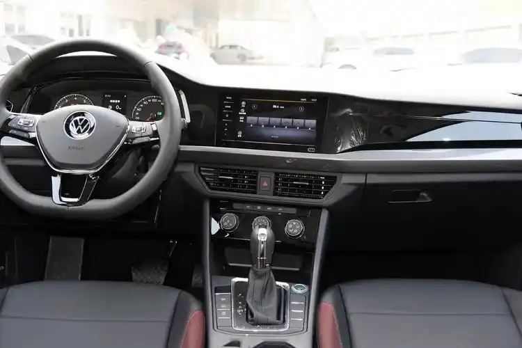 外观内饰升级,换装悬浮式中控屏,一汽-大众新款宝来实车曝光_太平洋号