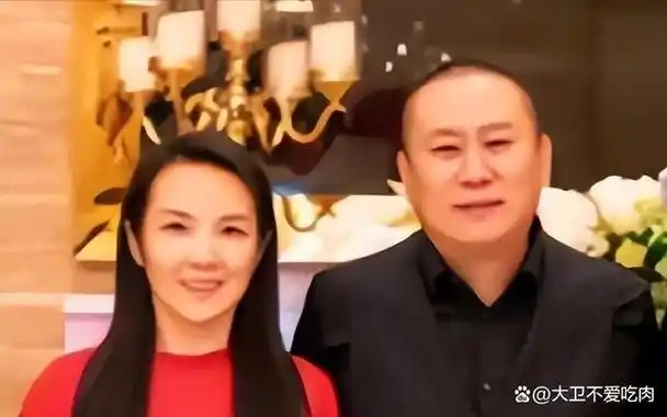 央视女主持圈的代表人物之一,她的故事一度被"管彤 韩红"登记结婚的
