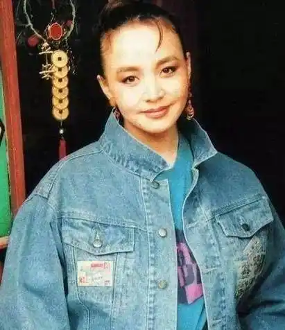 没想到宋丹丹年轻时竟这么美,这身材年轻女星都难以匹敌!