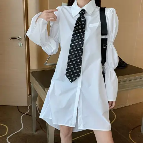 实拍实价现货2020早秋翻领松紧喇叭袖口钻领带装饰前短后长衬衫