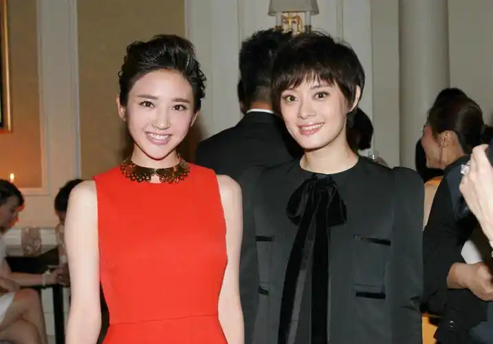 唐艺昕孙俪《甄嬛》后再聚首 娇嫩欲滴获青睐