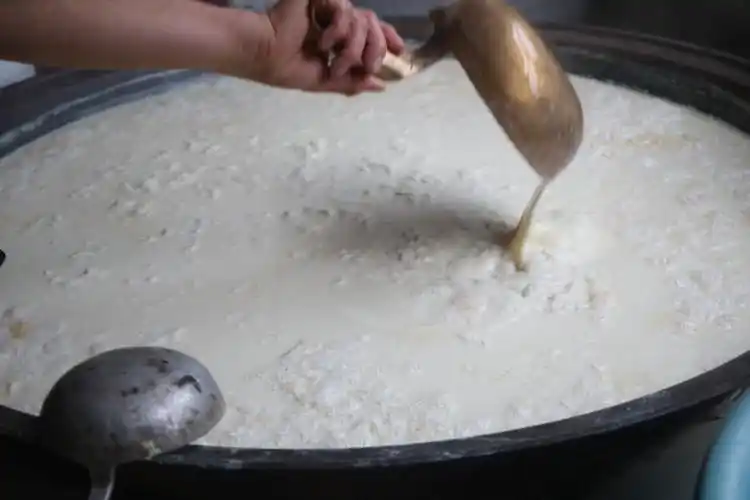 实拍农村做豆腐的全过程,炖3小时豆腐都不会烂,老式做法就是好_盐卤