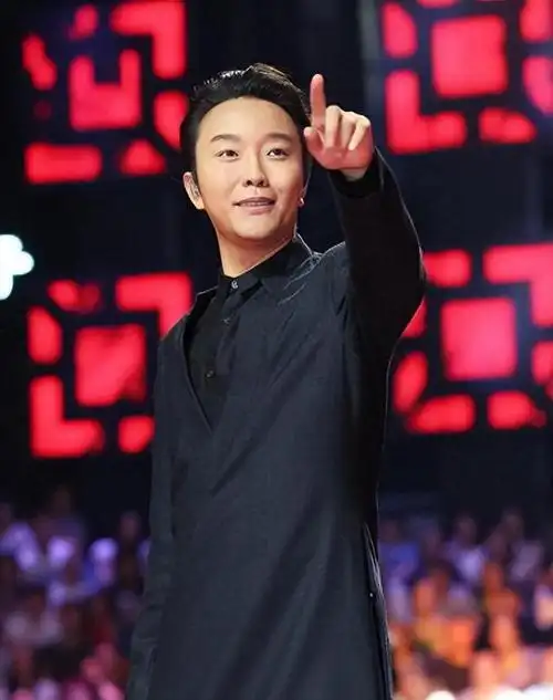 44岁的李玉刚,不恋爱不结婚,回农村定居,过亿身价为什么这么做