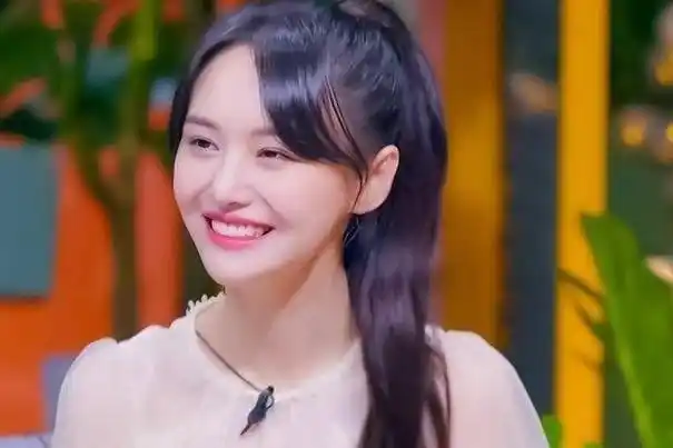 拥有"治愈系"笑容的郑爽,你get到她的温暖笑容了吗?