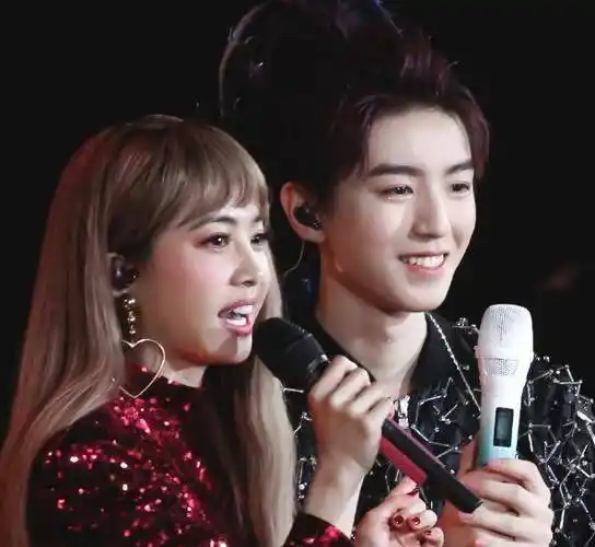 王俊凯和圈内很多女明星合作,与蔡依林合作的《心引力》特别甜,专门