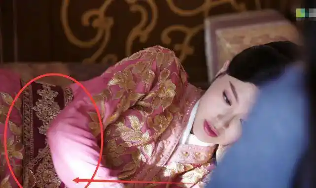 唐嫣孕期受刺激晕倒,镜头扫过她侧卧的肚子,第一个不会穿帮的孕妇!