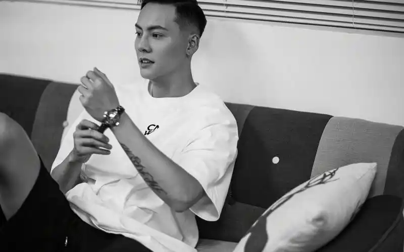 电脑壁纸 明星 港台明星 陈伟霆时尚休闲黑白帅气迷人写真