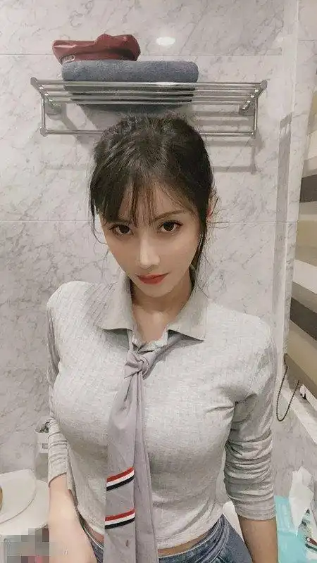 回眸主播狐狸酱获得好身材大赛冠军精髓cos就靠一个回眸