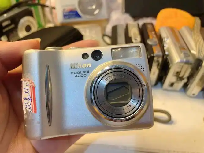 420090298复古经典ccd数码相机可爱面包机  400万像素,3倍光学变焦