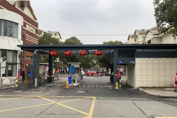 花桥金城花园完成改造升级!_小区_停车位_群众