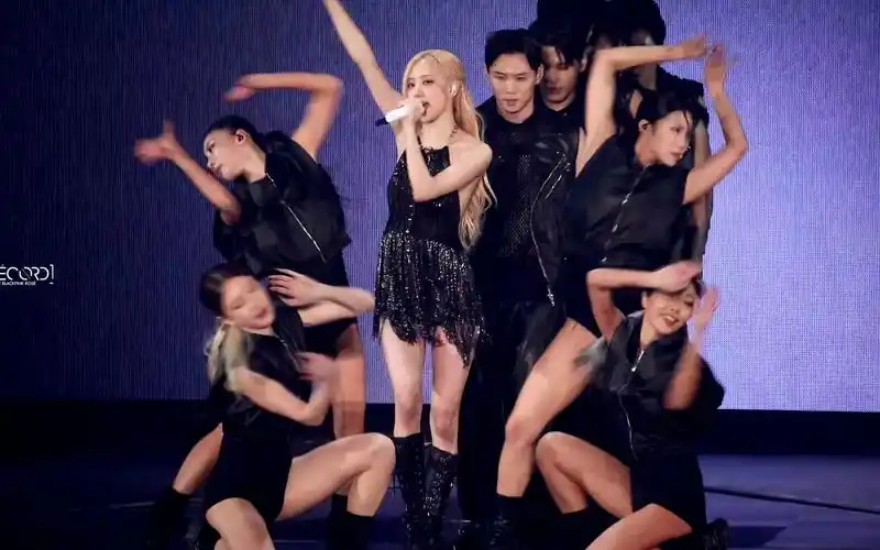 【音乐现场】 blackpink 朴彩英个人舞台首尔第二天《on the ground》