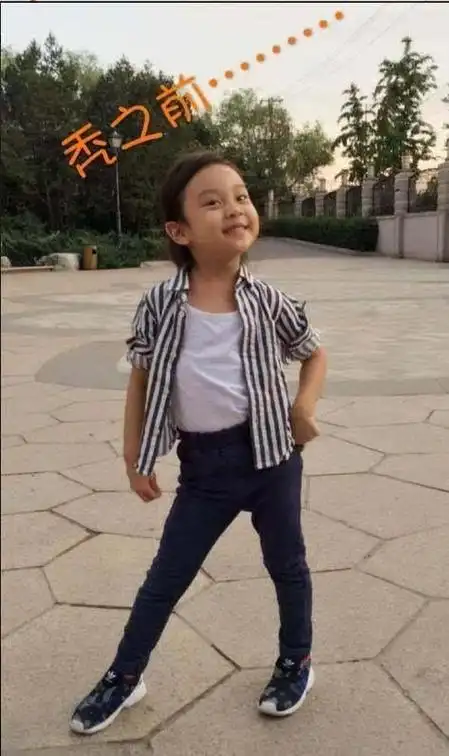 李小璐的基因真是太强大了,长大后的甜馨颜值开挂,越看越像她了