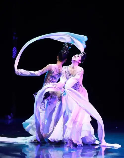 群舞涟漪入围第十二届中国舞蹈荷花奖古典舞评奖终评