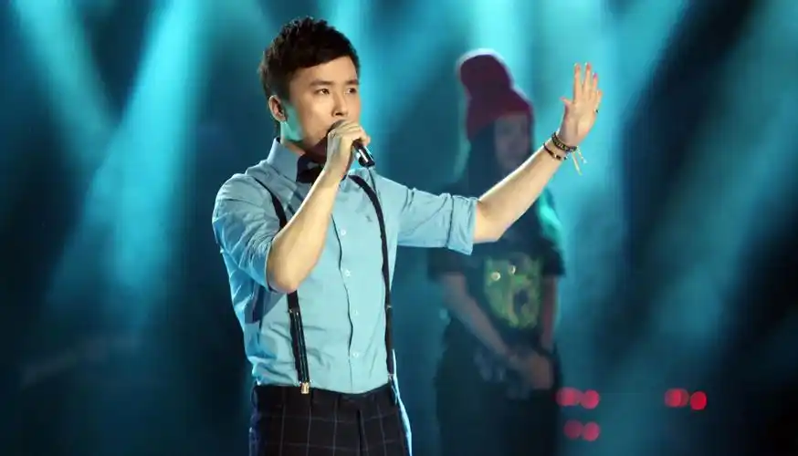 1987年4月2日出生于重庆市,中国内地流行乐歌手