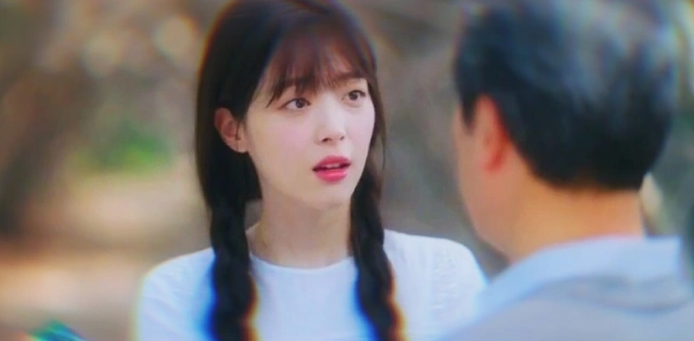 雪莉客串《德鲁纳酒店》,造型清新可人,再获观众"芳心"