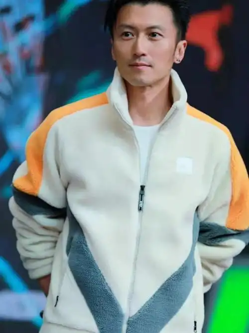 这一次,上影节的"白发"谢霆锋,让所有人见识到他在香港的地位|王菲|娱