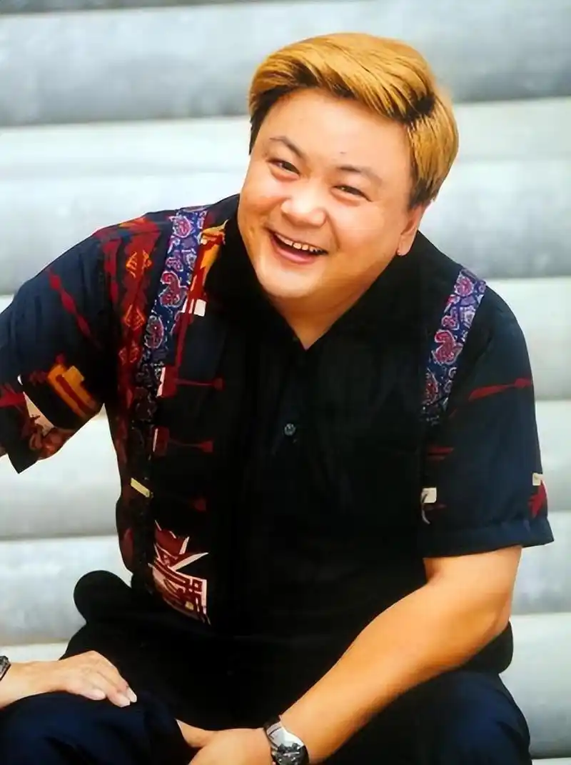 洪剑涛:人生的戏剧 洪剑涛,曾是军艺校草,年轻时英姿飒爽,风流倜傥