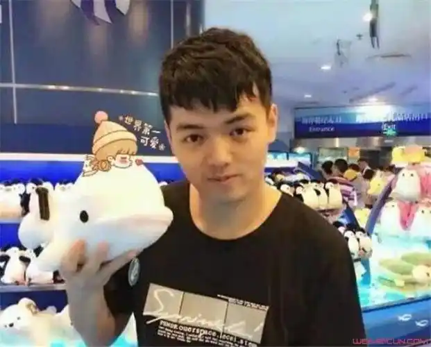 虎牙卡尔为什么叫村长 名字出处被揭卡尔的真名叫什么 - 明星 - 唯美