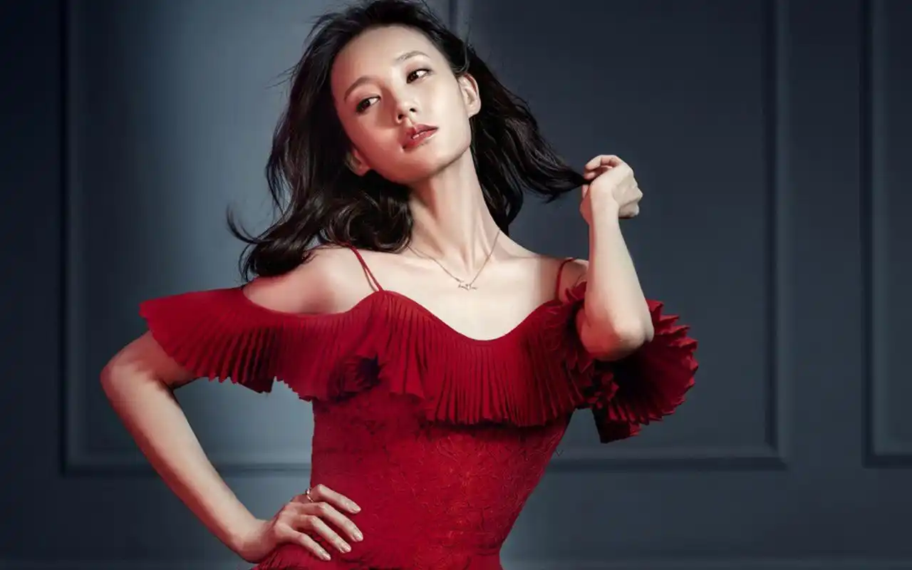 李一桐性感妩媚写真图片高清壁纸