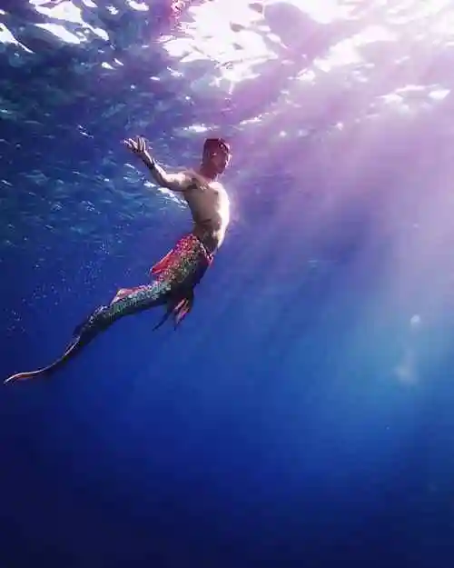 人鱼王子merwen肌肉男的水中温柔