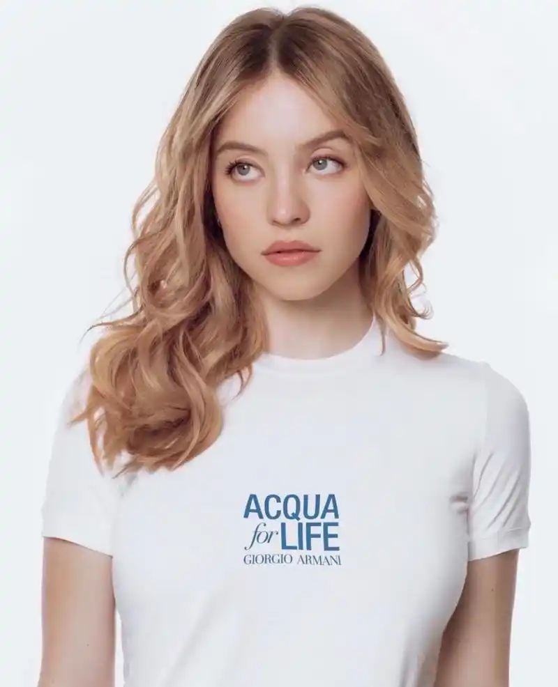 美剧《亢奋》演员"悉尼妹"可盐可甜,造型百变