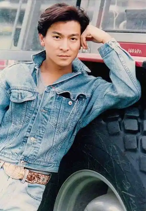 刘德华年轻颜值巅峰照片,他什么时期最帅?