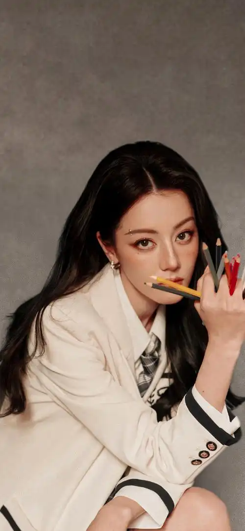 迪丽热巴美式证件照