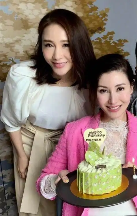 美女相吸!李嘉欣与黎姿合照曝光 保养得当美艳动人