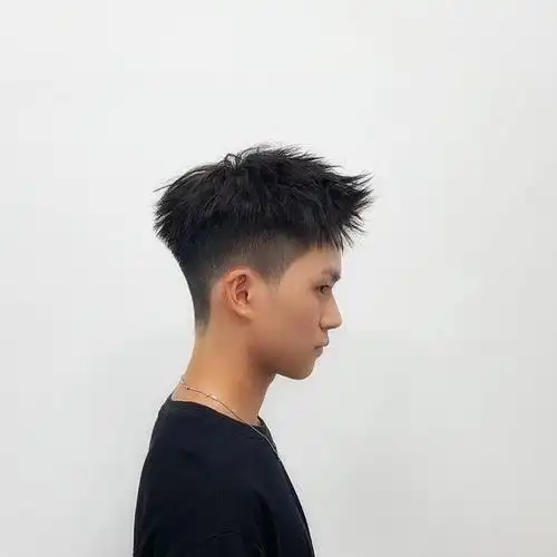 男生夏日强推前刺发型
