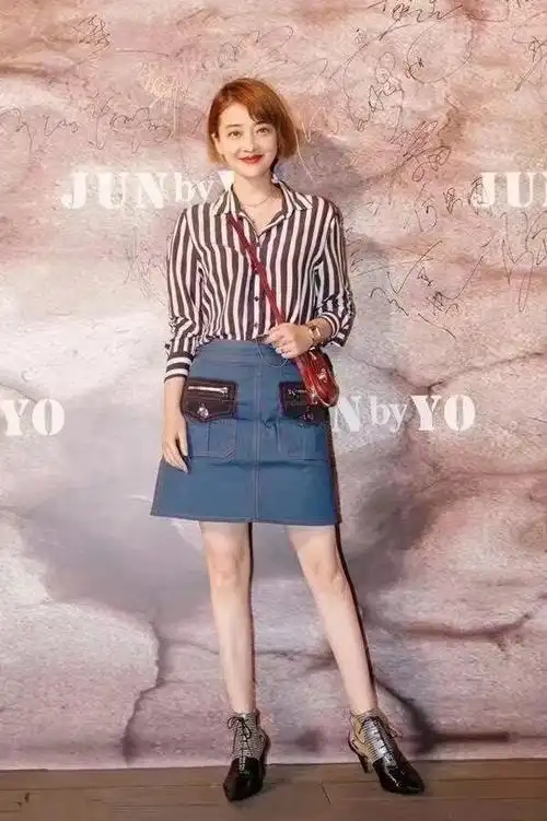 48岁梅婷剪了波波头短发,穿毛衣 阔腿裤,年轻10岁像换了个人!