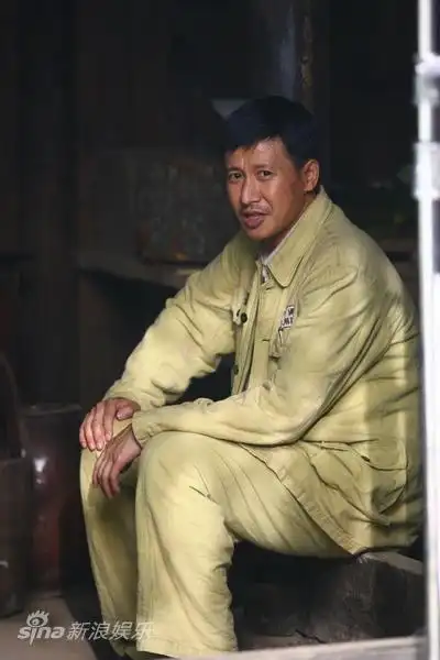 图文:《我们队伍》开机-- 张国强稍事休息