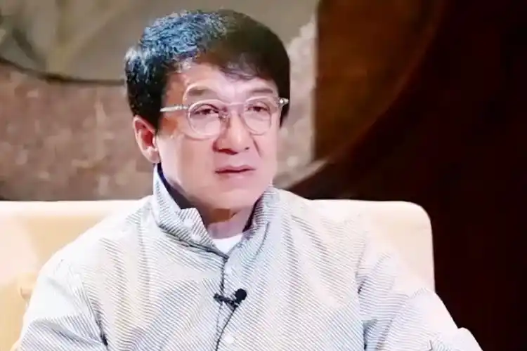 2009年,成龙参加《鲁豫有约》曝父亲真实身份,原来曾是军统特务