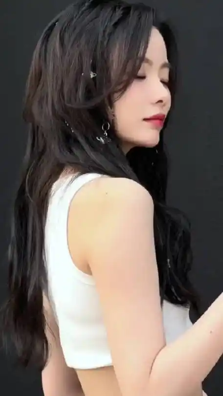 陈卓璇素颜自拍vs滤镜自拍##原来这才是陈卓璇爱自拍的原因