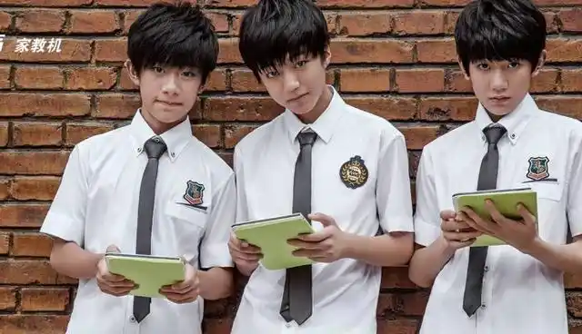 原来易烊千玺是个"假学霸",经常旷课不上学,还被学校叫过家长