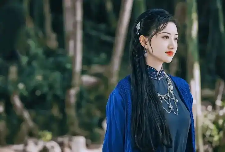 司藤的古风造型很美,把中国风放在当代你会穿吗?