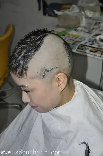 妹妹在老理发店剃光头深度01829