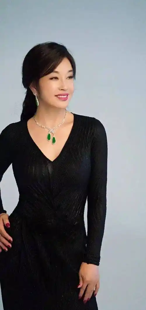 翡翠一姐刘晓庆开天猫店一条绳子都是999