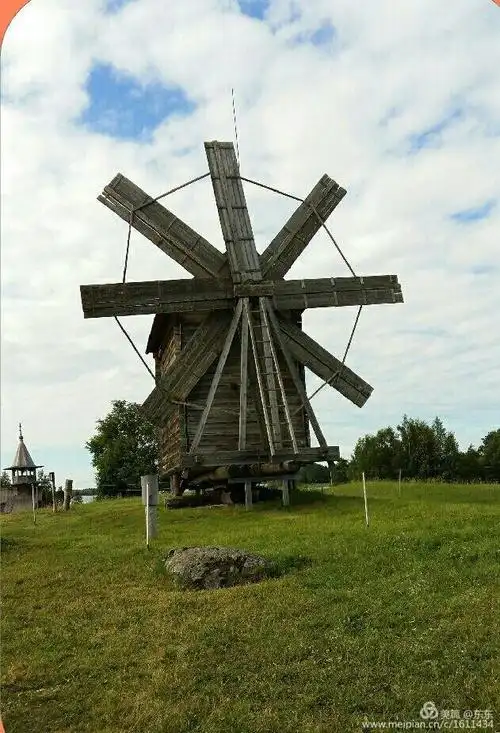 大风车下的房子能转动