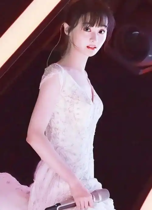 郑爽为双十一晚会扎辫子,特意打扮成"贝微微",小仙女又回来了