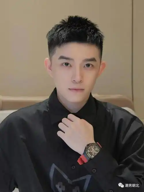 男生"短发"发型不要乱剪,这3款清爽造型值得尝试,越剪越帅气