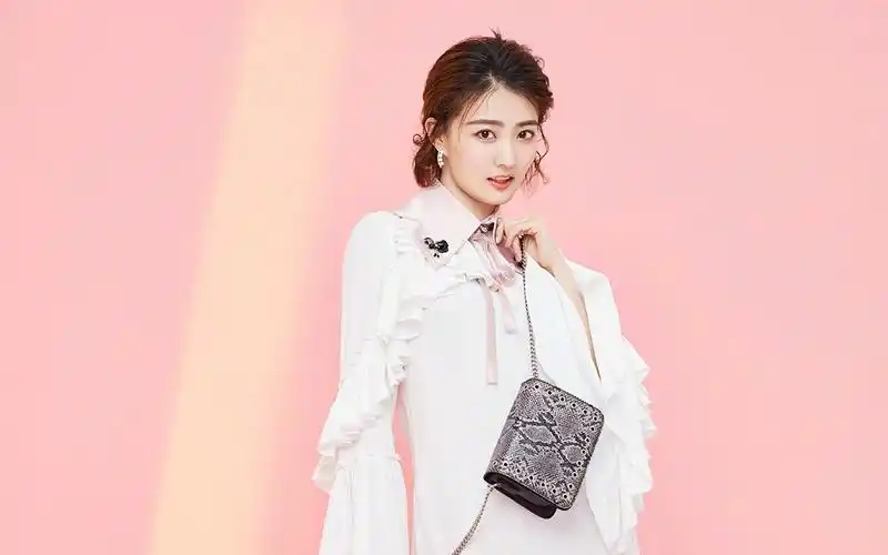 90后女星徐璐高清写真图片_大陆明星_壁纸下载_美桌网