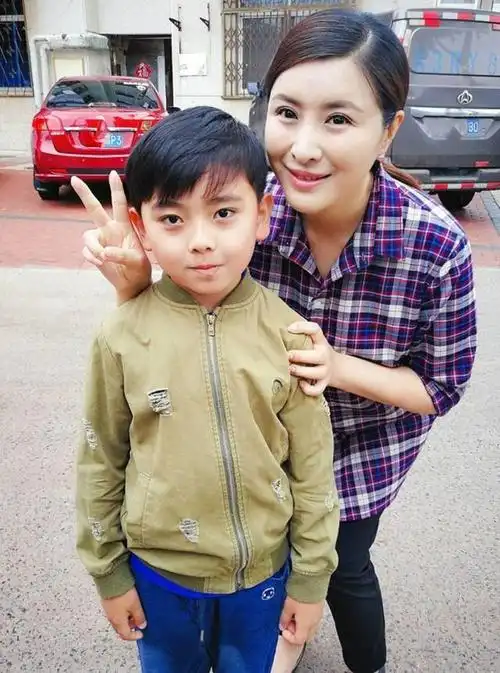 歌手王雅洁个人资料身高 王雅洁老公是谁简历 - 歌词译