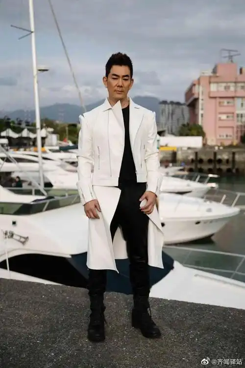 任贤齐说武汉我们晚上见##任贤齐打卡黄鹤楼