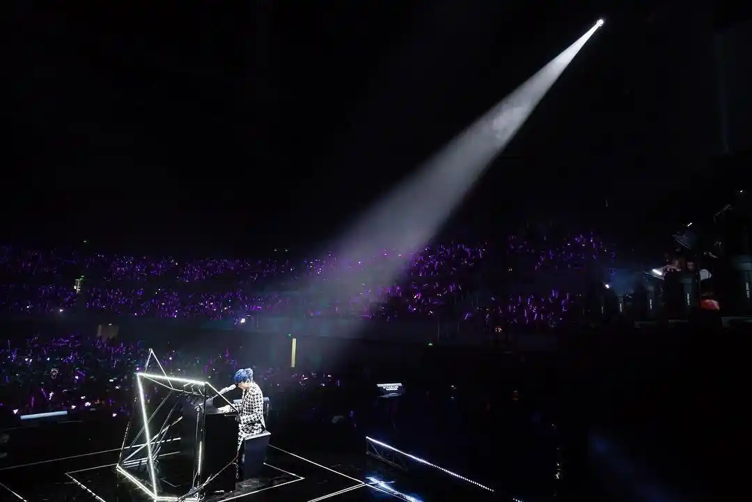 有哪些适合做壁纸的林俊杰图片