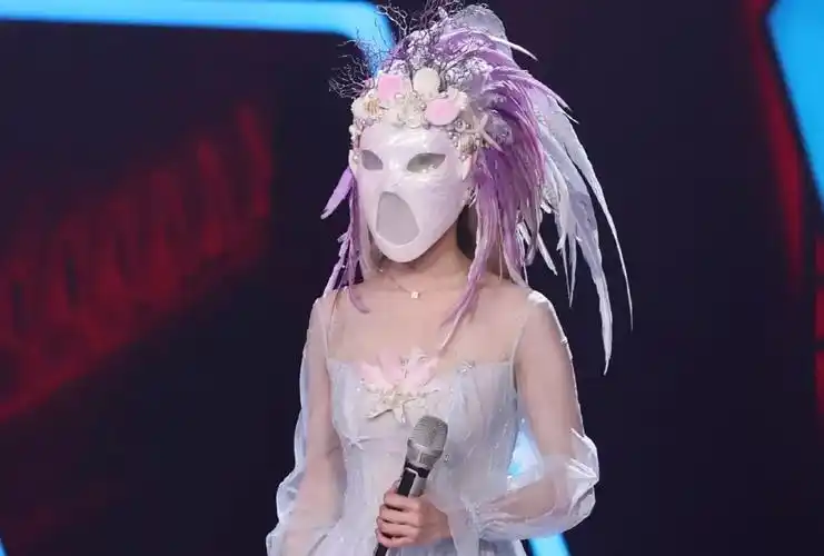 蒙面唱将猜出于文文韩东君没难度那小老板又会是谁